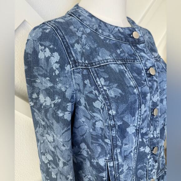 Chico’s Floral Denim Button Front Ruffle Hem Jacket 100% Lyocell Size 0 Small - Picture 3 of 12